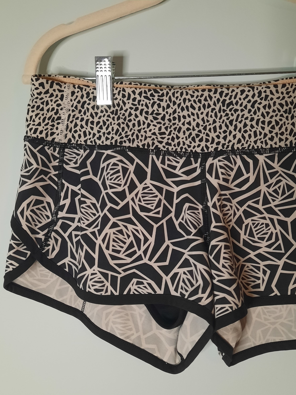 Lululemon Speed Up Shorts Size 4 Geometric Rose Leopard Print Running Athletic